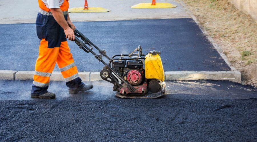 Professional gutter cleaning in Milledgeville, TN